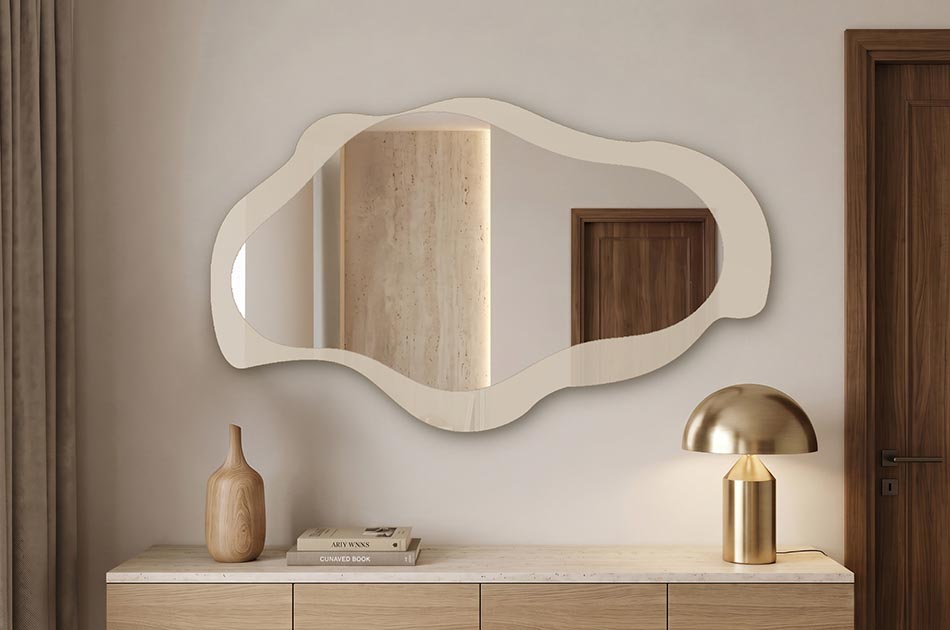 Mirror with decorative Lacobel glass