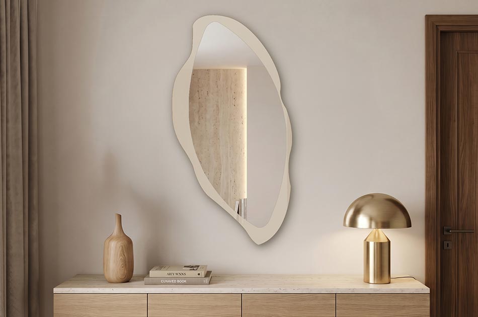Mirror with decorative Lacobel glass